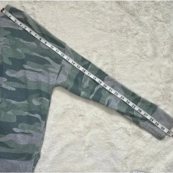 Green and Grey Camo Long Sleeve Crew Neck Sweater Size Large - Picture 5 of 10